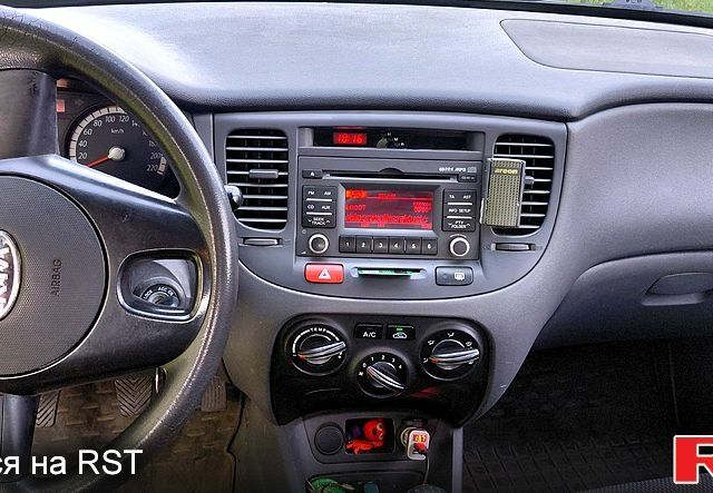 Бежевий Кіа Ріо, об'ємом двигуна 1.5 л та пробігом 244 тис. км за 3700 $, фото 5 на Automoto.ua