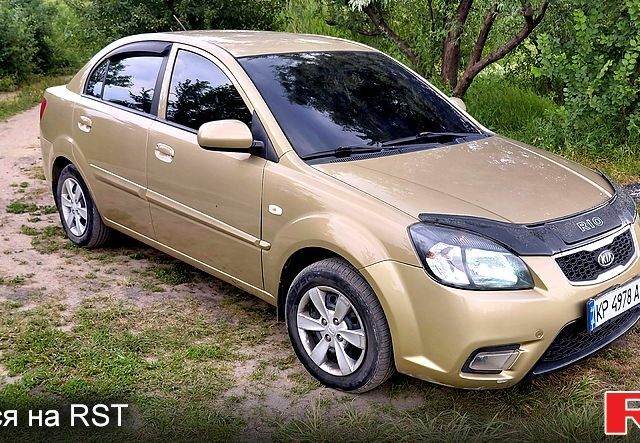 Бежевий Кіа Ріо, об'ємом двигуна 1.5 л та пробігом 244 тис. км за 3700 $, фото 1 на Automoto.ua