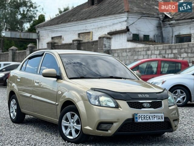 Бежевый Киа Рио, объемом двигателя 1.5 л и пробегом 245 тыс. км за 4750 $, фото 2 на Automoto.ua