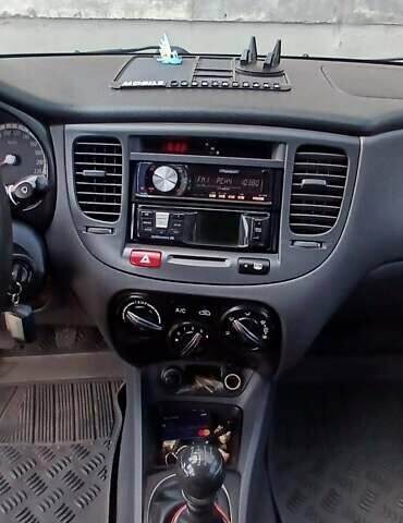 Бежевий Кіа Ріо, об'ємом двигуна 1.5 л та пробігом 160 тис. км за 6000 $, фото 2 на Automoto.ua