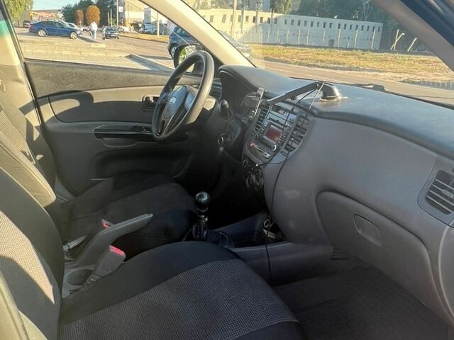 Бежевий Кіа Ріо, об'ємом двигуна 1.4 л та пробігом 286 тис. км за 4500 $, фото 4 на Automoto.ua