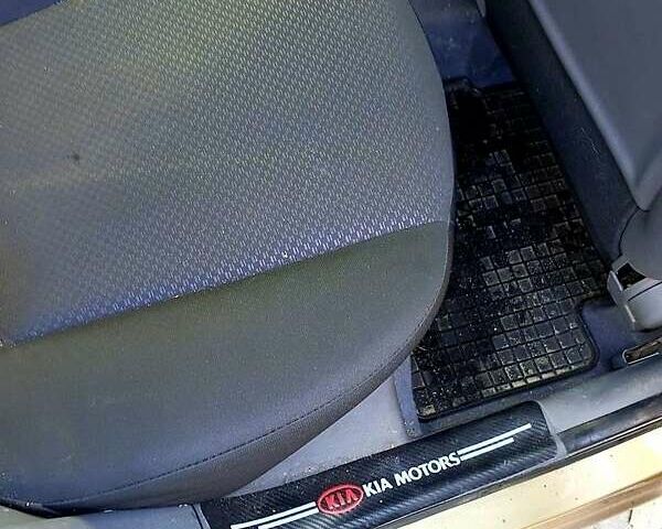 Бежевий Кіа Ріо, об'ємом двигуна 1.4 л та пробігом 420 тис. км за 6500 $, фото 5 на Automoto.ua