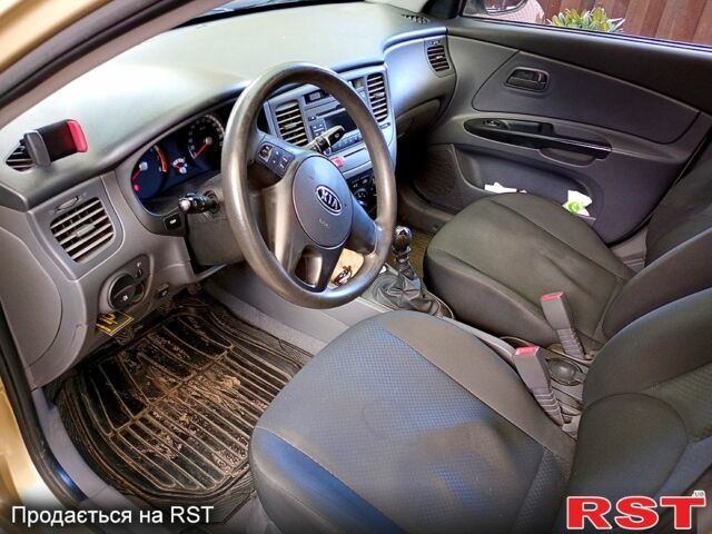 Бежевый Киа Рио, объемом двигателя 1.4 л и пробегом 120 тыс. км за 5300 $, фото 5 на Automoto.ua