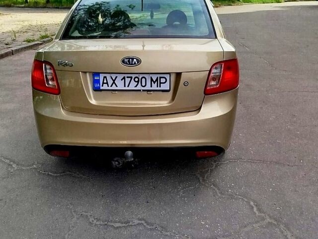 Бежевий Кіа Ріо, об'ємом двигуна 1.4 л та пробігом 182 тис. км за 3800 $, фото 2 на Automoto.ua