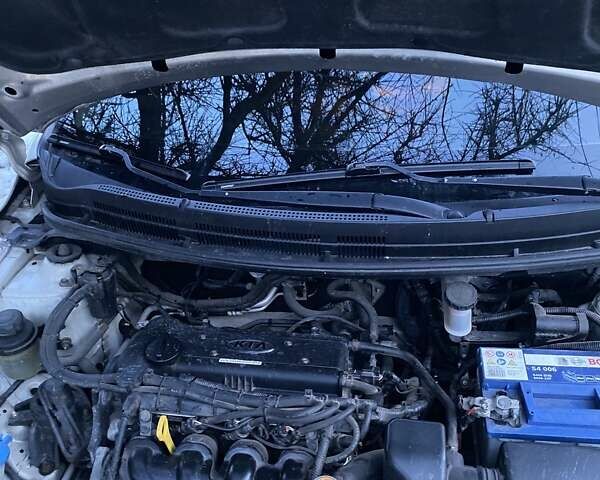 Бежевый Киа Рио, объемом двигателя 1.59 л и пробегом 148 тыс. км за 8500 $, фото 8 на Automoto.ua