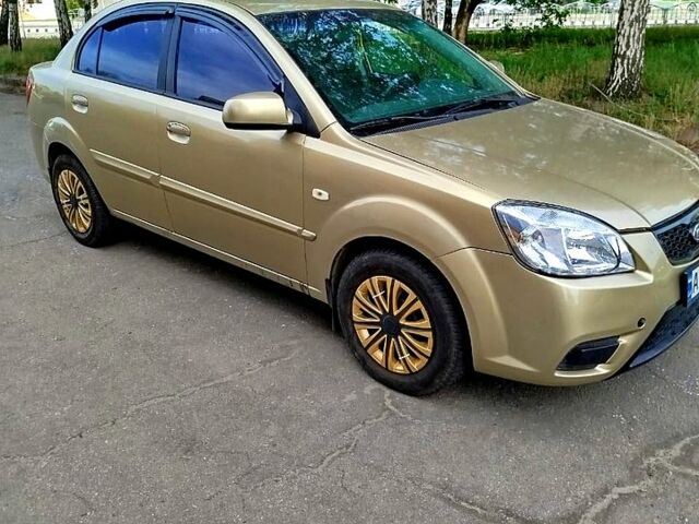 Бежевий Кіа Ріо, об'ємом двигуна 1.4 л та пробігом 182 тис. км за 3800 $, фото 1 на Automoto.ua