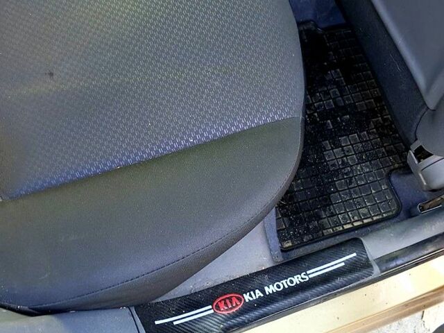 Бежевий Кіа Ріо, об'ємом двигуна 1.4 л та пробігом 420 тис. км за 6500 $, фото 2 на Automoto.ua