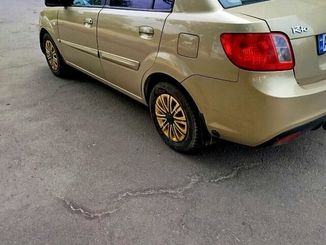 Бежевый Киа Рио, объемом двигателя 1.4 л и пробегом 182 тыс. км за 3800 $, фото 7 на Automoto.ua