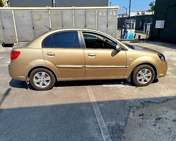 Бежевий Кіа Ріо, об'ємом двигуна 1.4 л та пробігом 420 тис. км за 6500 $, фото 3 на Automoto.ua
