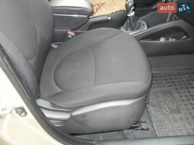 Бежевый Киа Рио, объемом двигателя 1.4 л и пробегом 227 тыс. км за 6000 $, фото 28 на Automoto.ua