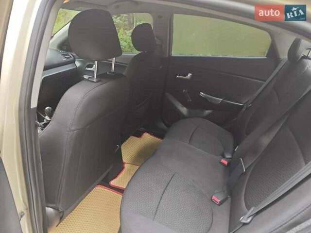 Кіа Ріо 2012 у Києві на Automoto.ua Бежевий Кіа Ріо, об'ємом двигуна 1.4 л та пробігом 337 тис. км за 6500 $, фото 14 на Automoto.ua