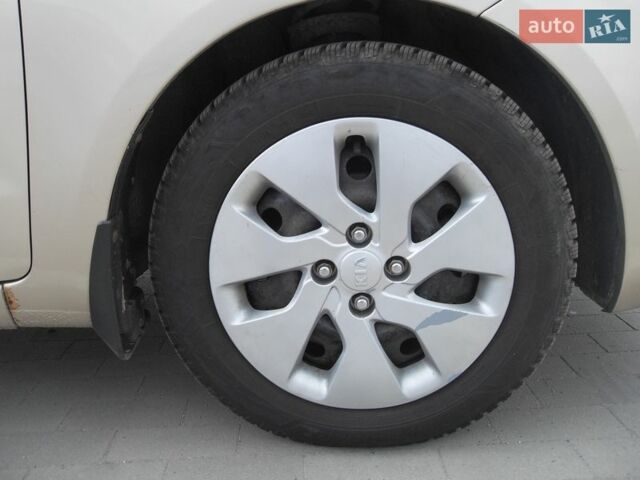 Бежевый Киа Рио, объемом двигателя 1.4 л и пробегом 227 тыс. км за 6000 $, фото 7 на Automoto.ua