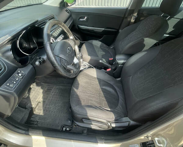 Бежевый Киа Рио, объемом двигателя 1.59 л и пробегом 198 тыс. км за 7300 $, фото 8 на Automoto.ua