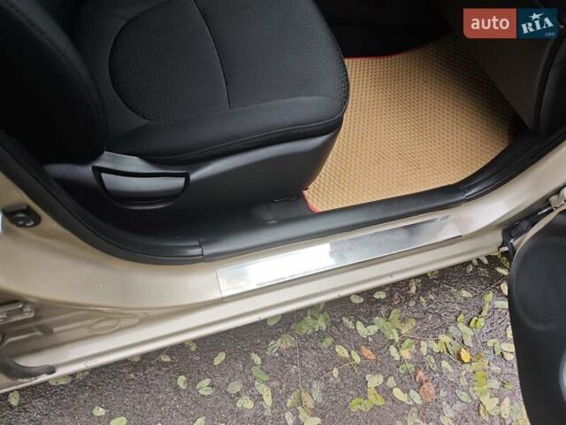 Кіа Ріо 2012 у Києві на Automoto.ua Бежевий Кіа Ріо, об'ємом двигуна 1.4 л та пробігом 337 тис. км за 6500 $, фото 17 на Automoto.ua