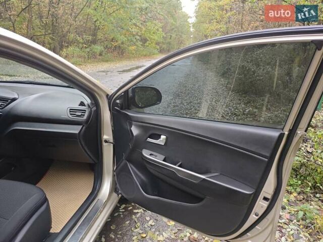 Кіа Ріо 2012 у Києві на Automoto.ua Бежевий Кіа Ріо, об'ємом двигуна 1.4 л та пробігом 337 тис. км за 6500 $, фото 15 на Automoto.ua