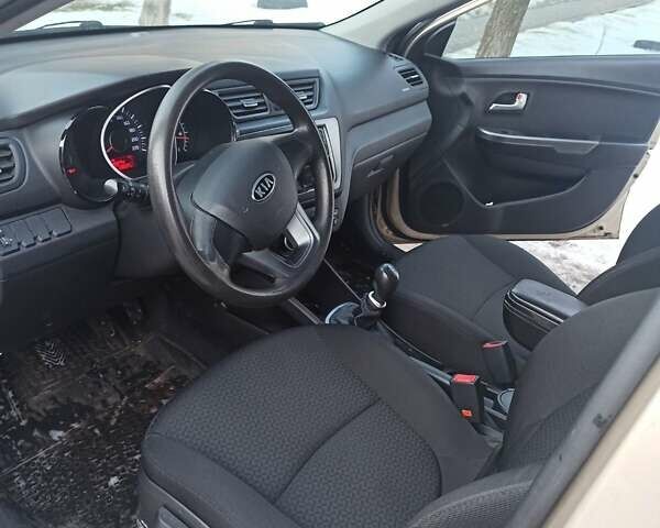 Бежевий Кіа Ріо, об'ємом двигуна 1.4 л та пробігом 128 тис. км за 6600 $, фото 5 на Automoto.ua