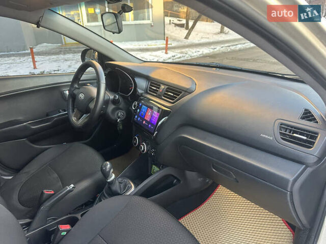 Бежевый Киа Рио, объемом двигателя 1.4 л и пробегом 187 тыс. км за 5600 $, фото 8 на Automoto.ua