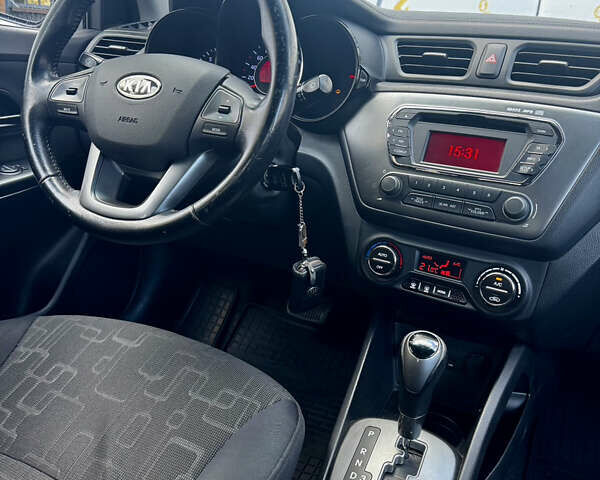 Бежевый Киа Рио, объемом двигателя 1.59 л и пробегом 122 тыс. км за 8600 $, фото 18 на Automoto.ua