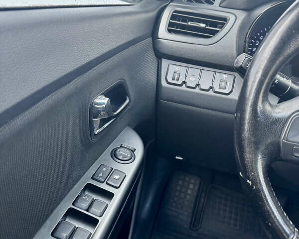 Бежевый Киа Рио, объемом двигателя 1.59 л и пробегом 122 тыс. км за 8600 $, фото 19 на Automoto.ua