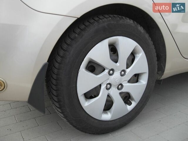 Бежевый Киа Рио, объемом двигателя 1.4 л и пробегом 227 тыс. км за 6000 $, фото 10 на Automoto.ua