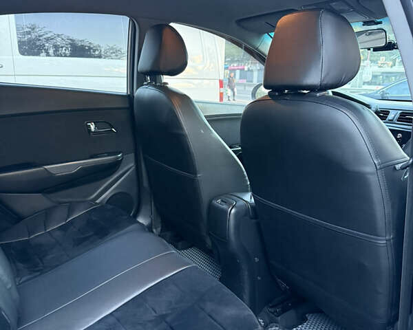 Бежевий Кіа Ріо, об'ємом двигуна 1.6 л та пробігом 192 тис. км за 7800 $, фото 8 на Automoto.ua