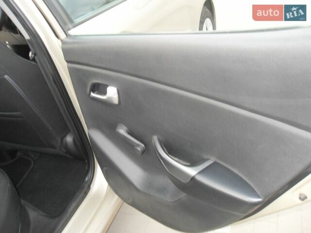 Бежевый Киа Рио, объемом двигателя 1.4 л и пробегом 227 тыс. км за 6000 $, фото 25 на Automoto.ua