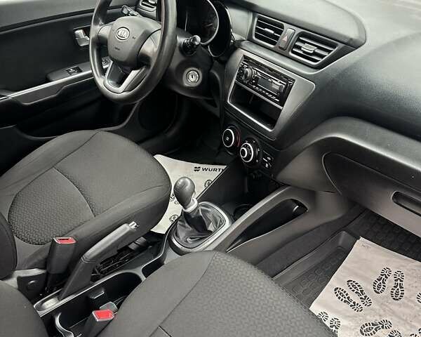 Бежевый Киа Рио, объемом двигателя 1.4 л и пробегом 66 тыс. км за 7700 $, фото 16 на Automoto.ua