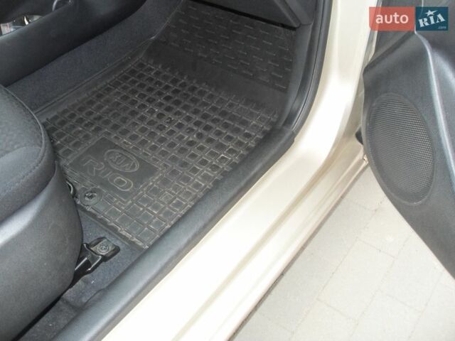 Бежевый Киа Рио, объемом двигателя 1.4 л и пробегом 227 тыс. км за 6000 $, фото 30 на Automoto.ua