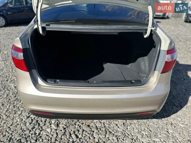 Бежевий Кіа Ріо, об'ємом двигуна 1.4 л та пробігом 66 тис. км за 7500 $, фото 16 на Automoto.ua