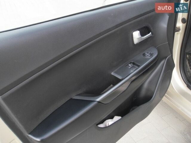 Бежевый Киа Рио, объемом двигателя 1.4 л и пробегом 227 тыс. км за 6000 $, фото 19 на Automoto.ua