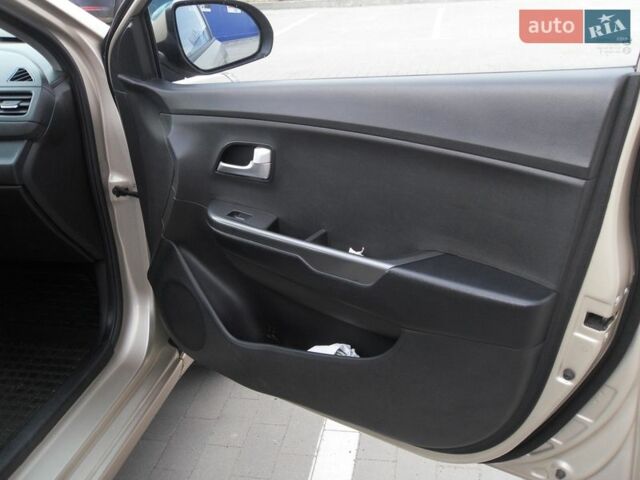 Бежевый Киа Рио, объемом двигателя 1.4 л и пробегом 227 тыс. км за 6000 $, фото 31 на Automoto.ua