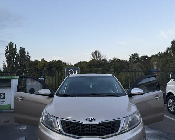 Бежевий Кіа Ріо, об'ємом двигуна 1.6 л та пробігом 192 тис. км за 7800 $, фото 2 на Automoto.ua