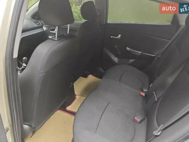 Бежевый Киа Рио, объемом двигателя 1.4 л и пробегом 187 тыс. км за 6400 $, фото 5 на Automoto.ua