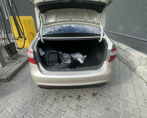 Бежевый Киа Рио, объемом двигателя 1.59 л и пробегом 198 тыс. км за 7300 $, фото 5 на Automoto.ua