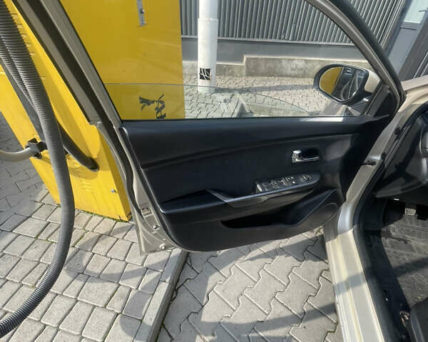 Бежевый Киа Рио, объемом двигателя 1.59 л и пробегом 198 тыс. км за 7300 $, фото 7 на Automoto.ua