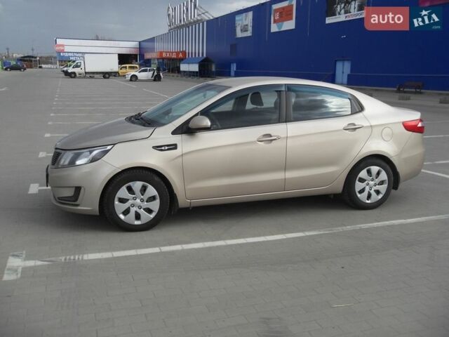 Бежевый Киа Рио, объемом двигателя 1.4 л и пробегом 227 тыс. км за 6000 $, фото 1 на Automoto.ua