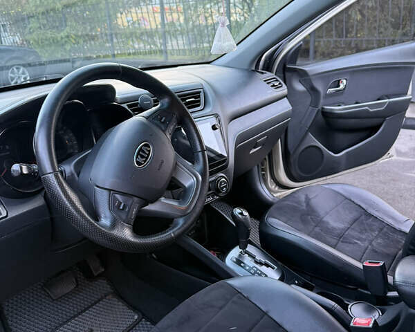 Бежевий Кіа Ріо, об'ємом двигуна 1.6 л та пробігом 192 тис. км за 7800 $, фото 4 на Automoto.ua
