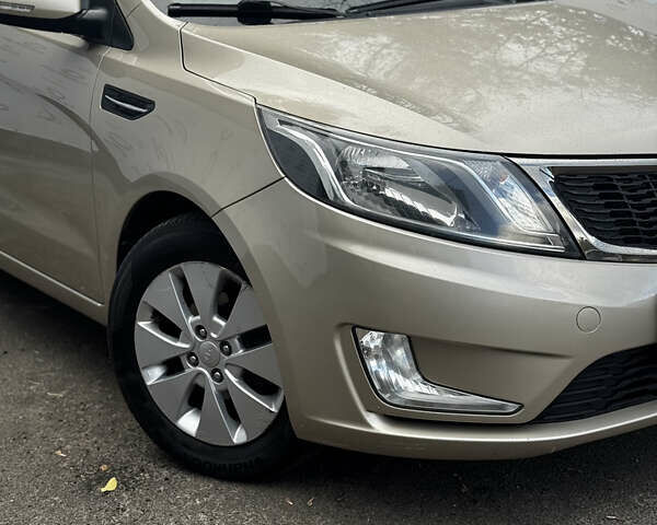 Бежевый Киа Рио, объемом двигателя 1.59 л и пробегом 122 тыс. км за 8600 $, фото 7 на Automoto.ua