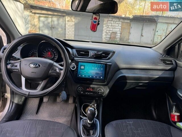 Бежевий Кіа Ріо, об'ємом двигуна 1.59 л та пробігом 180 тис. км за 6800 $, фото 5 на Automoto.ua