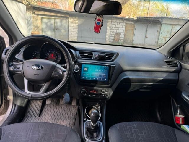 Бежевий Кіа Ріо, об'ємом двигуна 1.6 л та пробігом 175 тис. км за 7080 $, фото 9 на Automoto.ua
