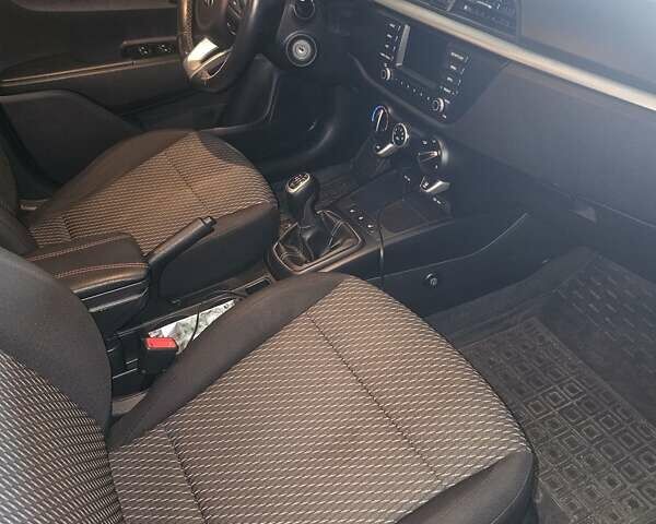 Бежевый Киа Рио, объемом двигателя 1.37 л и пробегом 95 тыс. км за 11077 $, фото 13 на Automoto.ua