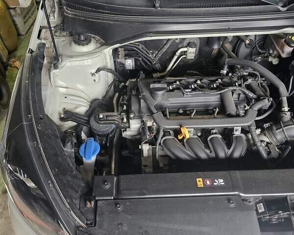 Бежевый Киа Рио, объемом двигателя 1.37 л и пробегом 95 тыс. км за 11077 $, фото 6 на Automoto.ua