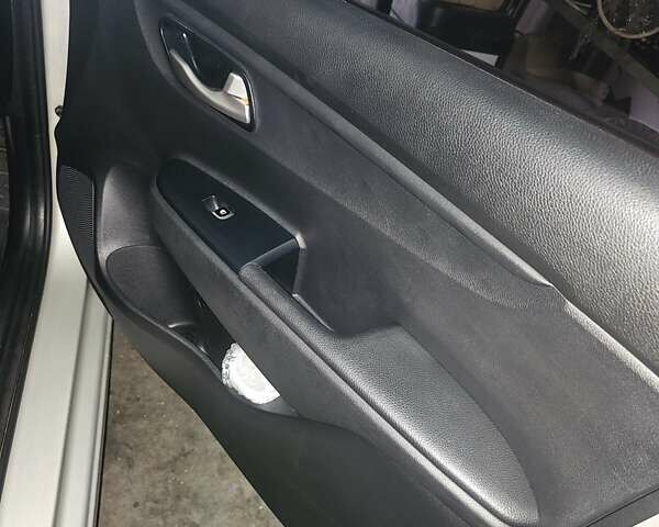 Бежевый Киа Рио, объемом двигателя 1.37 л и пробегом 95 тыс. км за 11077 $, фото 12 на Automoto.ua