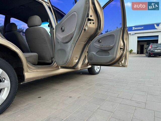 Бежевый Киа Рио, объемом двигателя 1.4 л и пробегом 229 тыс. км за 2450 $, фото 11 на Automoto.ua