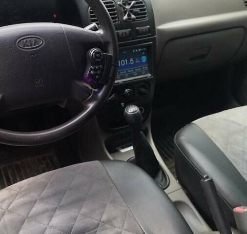 Бежевий Кіа Ріо, об'ємом двигуна 1.49 л та пробігом 184 тис. км за 2300 $, фото 6 на Automoto.ua