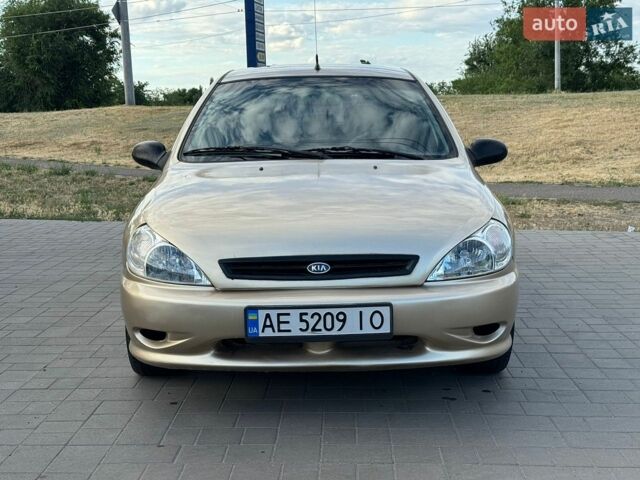 Бежевый Киа Рио, объемом двигателя 1.4 л и пробегом 229 тыс. км за 2450 $, фото 1 на Automoto.ua