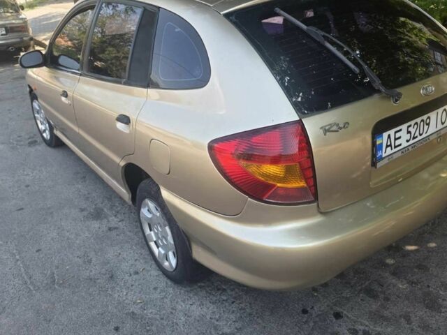Бежевий Кіа Ріо, об'ємом двигуна 1.4 л та пробігом 250 тис. км за 1644 $, фото 4 на Automoto.ua