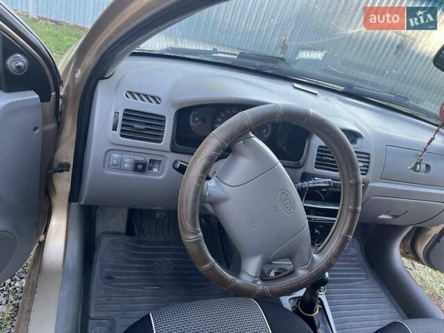 Бежевый Киа Рио, объемом двигателя 1.3 л и пробегом 269 тыс. км за 2800 $, фото 2 на Automoto.ua