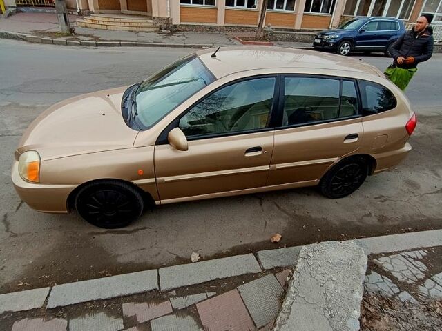 Бежевый Киа Рио, объемом двигателя 1.3 л и пробегом 199 тыс. км за 2200 $, фото 1 на Automoto.ua