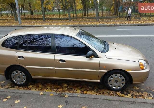 Бежевый Киа Рио, объемом двигателя 1.34 л и пробегом 156 тыс. км за 3500 $, фото 1 на Automoto.ua